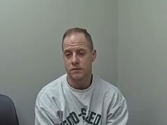 Le strazianti riprese della bodycam dell’ex concorrente di American Idol dopo aver presumibilmente ucciso la moglie lo mostrano piangere e vomitare