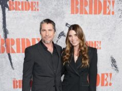 Christian Bale si gode un appuntamento notturno sul tappeto rosso con la moglie di 26 anni Sibi Blazic mentre partecipano alla première newyorkese di The Bride