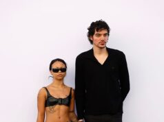 La star del settore Myha’la abbandona l’abbigliamento da sala riunioni e mostra i suoi addominali in un reggiseno in PVC allo spettacolo PFW di Courreges con suo marito Armando Rivera dopo l’esplosivo finale della quarta stagione