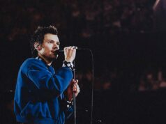 Harry Types desidera “amore e gentilezza” mentre parla del conflitto in Medio Oriente durante il concerto One Evening Solely a Manchester