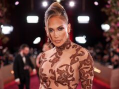 Jennifer Lopez rivela le celebrità che i suoi figli le hanno chiesto di “perseguitare” durante la premiazione più importante