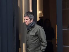 Noel Gallagher si gode un giro di purchasing da solista a Londra mentre “si separa tranquillamente dalla fidanzata di due anni Sally Mash”