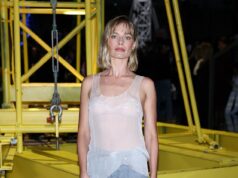 Margot Bobbie! La star di Wuthering Heights mostra i suoi nuovi capelli corti e stupisce con un high trasparente mentre guida gli arrivi alla sfilata Chanel Paris Trend Week