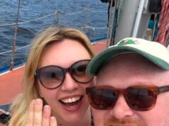 L’influencer alimentare Consuming With Tod è fidanzata! La star dei social media propone alla sua compagna Mea una romantica vacanza in Brasile