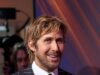 Ryan Gosling prende in prestito il look elegante del nuovo amico Harry Kinds mentre taglia una figura elegante in abito gessato al photocall di Parigi dopo che il cantante ha interrotto la sua apparizione al Saturday Evening Reside