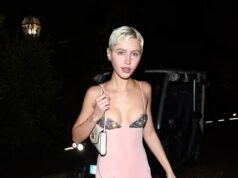 Iris Legislation soffre di un malfunzionamento del guardaroba indossando un vestito succinto mentre lei e Lily Allen partecipano all’afterparty della sfilata di Valentino a Roma