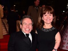 La misteriosa fidanzata di Warwick Davis, “Sponge”, è una donna chiamata Yvette che lo ha aiutato a sorridere di nuovo dopo aver perso sua moglie