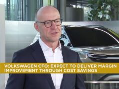 Volkswagen prevede un anno difficile in vista con il dimezzamento dei profitti del 2025 sulle tariffe e la concorrenza cinese