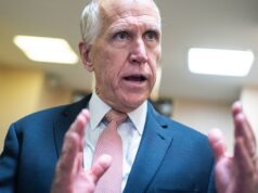 Tillis mantiene il blocco sulla scelta della Fed di Kevin Warsh rispetto all’indagine Powell