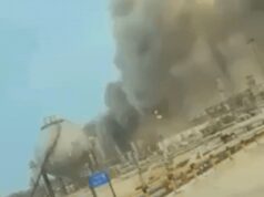 Guarda: la raffineria di petrolio Saudi Aramco, uno dei più grandi hub del Medio Oriente, colpita da un drone iraniano