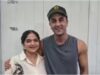 Ranbir posa con Indira Krishnan sui set di “Ramayana”.