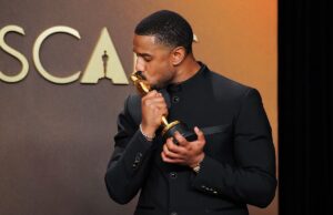 Michael B Jordan rende omaggio advert altri vincitori neri in un emozionante discorso agli Oscar
