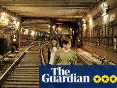 Recensione sulla fotofobia – giù nei tunnel ferroviari di Kharkiv con un dodicenne mentre lo spargimento di sangue infuria sopra di noi