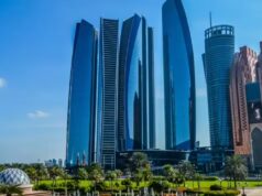 Gli Emirati Arabi Uniti intercettano un drone, i detriti feriscono i civili mentre colpiscono le Torri Etihad advert Abu Dhabi nel conflitto Iran-USA-Israele