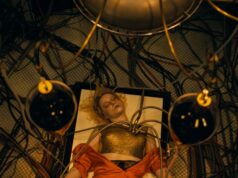 Decadente e disordinato, ‘La Sposa!’ è una bestia spettacolare che infuria fuori controllo