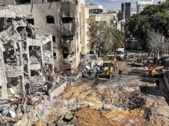 Hezbollah e l’Iran lanciano attacchi coordinati con bombe a grappolo su Israele e altri titoli di primo piano