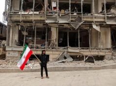 La guerra si allarga in tutta l’Asia occidentale mentre Stati Uniti e Israele lanciano un attacco congiunto all’Iran: in immagini