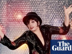 Ragazzi, aspettate di sentire questo! di Liza Minnelli recensione – una miscela inebriante di pettegolezzi, glamour e sfida