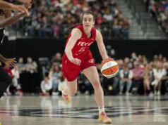 Caitlin Clark ritorna con una doppia doppia al debutto nel Staff USA