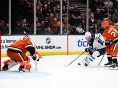 I Jets cercano di vendicarsi contro i Geese dopo la perdita degli straordinari advert Anaheim