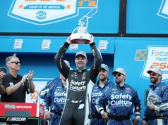 Shane van Gisbergen corre verso la vittoria nella gara della NASCAR O’Reilly Sequence al COTA