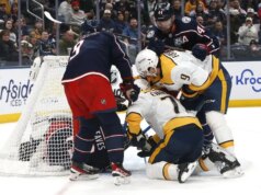 Le giacche blu segnano due volte al terzo posto, superando i predatori in dissolvenza