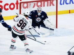 La corsa agli straordinari dei Jets continua con la vittoria sui Blackhawks