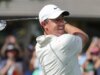 Rory McIlroy (dietro) osserva l’arrivo di mercoledì al Gamers Championship