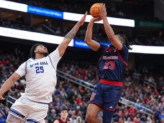 Il numero 18 di St John supera Seton Corridor per aggiudicarsi una parte del titolo di Massive East