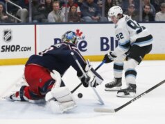 Logan Cooley seppellisce il vincitore di OT per dare potere a Mammoth oltre Jackets