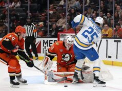 Joel Hofer produce la quinta chiusura della stagione come Blues Clean Geese