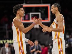 Falchi in ascesa desiderosi di accogliere i Bucks assediati