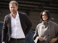 La regina ha detto all’amica Meghan di aver “fatto il lavaggio del cervello” a Harry, sostiene il nuovo libro di Tom Bower
