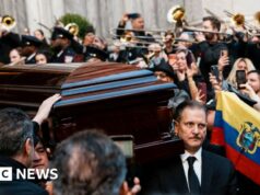 Guarda: Decine di tromboni suonano al funerale di un pioniere della salsa