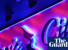 Luke Kornet cube che la serata a tema degli Atlanta Hawks con lo strip membership Magic Metropolis oggettiva le donne