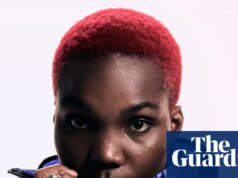 “Non ho mai fatto quelle chiacchierate profonde nell’space fumatori”: Arlo Parks sull’abbracciare la vita notturna con il suo nuovo album edonistico