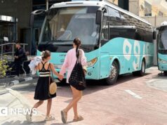 I cittadini statunitensi hanno esortato a lasciare il Medio Oriente mentre il conflitto si diffonde