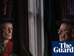 «Molte band della fantastic degli anni ’70 vestivano di grigio. Ma eravamo determinati a divertirci’: il ritorno delle mega-influenti Swell Maps dopo 46 anni