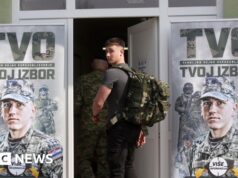 Centinaia di adolescenti si presentano in servizio mentre la Croazia ripristina la coscrizione obbligatoria