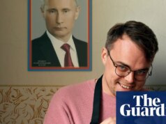 “Alcuni genitori hanno detto che mi avrebbero rotto le ginocchia”: l’insegnante che ha denunciato la propaganda di Putin nella scuola elementare