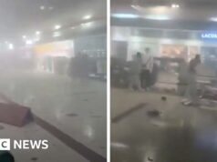 Un morto e 11 feriti negli aeroporti di Dubai e Abu Dhabi mentre l’Iran colpisce la regione