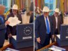 Il presidente Donald Trump indossa un cappello da cowboy da 10.000 dollari nello studio ovale