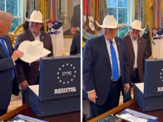 Il presidente Donald Trump indossa un cappello da cowboy da 10.000 dollari nello studio ovale