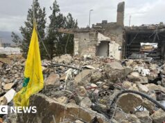 La BBC visita le conseguenze dell’attacco israeliano al Libano che ha ucciso una famiglia mentre l’IDF prende di mira Hezbollah