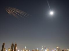 Guerra Iran-Israele IN DIRETTA: esplosioni su Tel Aviv mentre l’Iran lancia una raffica di missili, gli Stati Uniti affermano di aver affondato oltre 30 navi iraniane