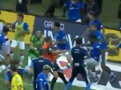 23 cartoni rossi: una partita di calcio dégénère in Brésil