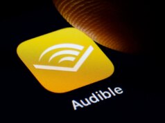 Audible lancia un piano di abbonamento “Customary” più economico, sfidando Spotify