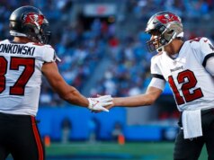 Logan Paul intensifica la faida con Tom Brady e offre 1 milione di dollari a qualsiasi avversario della NFL disposto a salire sul ring