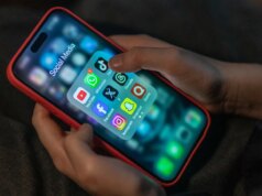 L’Indonesia delinea un piano per limitare l’accesso dei minori di 16 anni ai social media