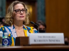 L’ex senatore democratico si unisce al notiziario conservatore di Washington come editorialista